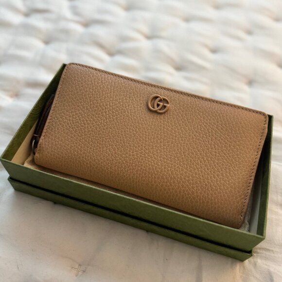 NWT - GG Gucci Tan Pebbled - Zip Around Large Wallet - Picture 1 of 11